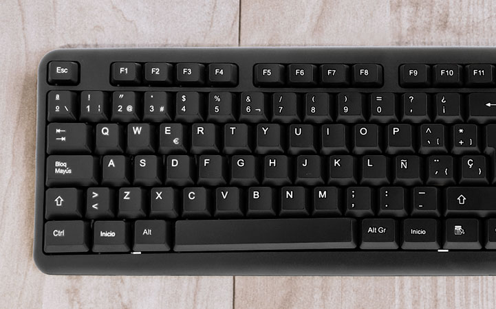 Teclado estándar en español Xtech XTK-092S - Gaba Store Costa Rica